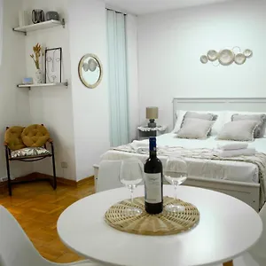 https://shabby-roman-studio-ai-fori-imperiali.it-romehotels.com